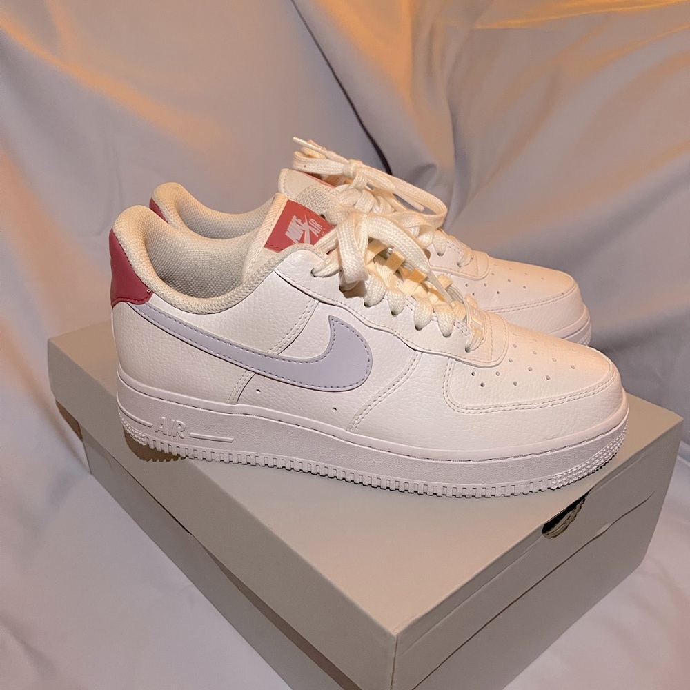 Air Force 1 - Picture 1 of 2